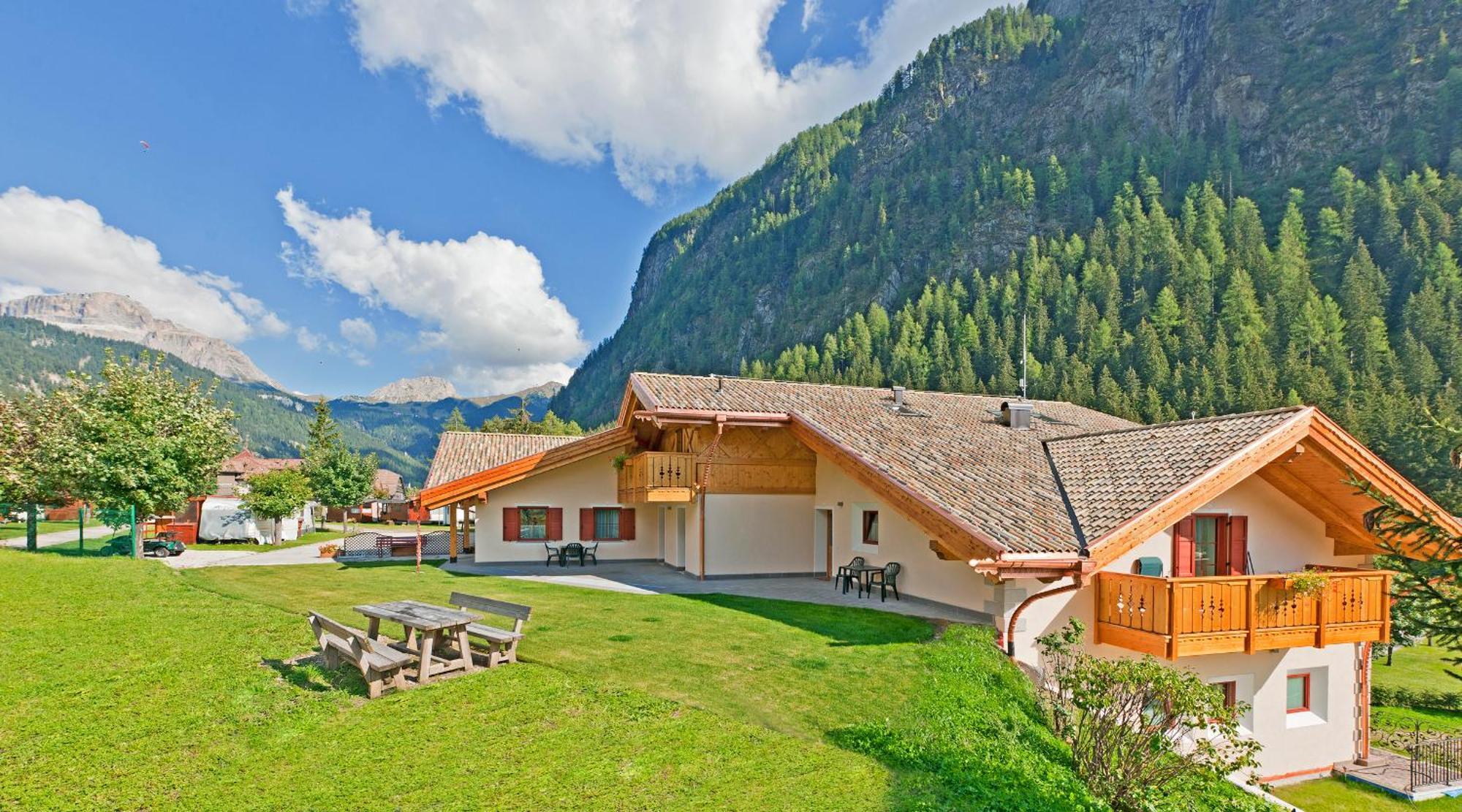 Cesa Melester Aparthotel Campitello di Fassa Exterior photo