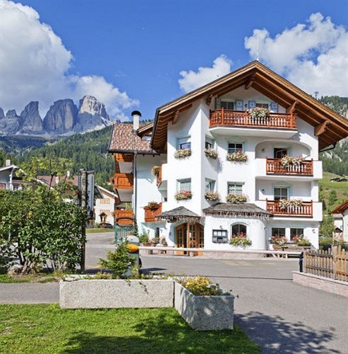 Cesa Melester Aparthotel Campitello di Fassa Exterior photo